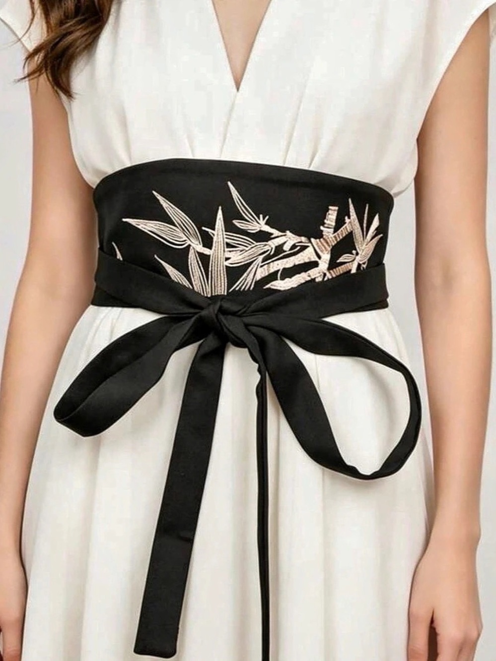 Black & White Floral Waist Belt Like New